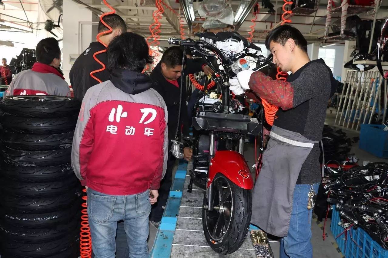 專(zhuān)業(yè)生產(chǎn)PVC護(hù)套、銅排、鋁排、新能源電池銅/鋁軟連接-人禾電子